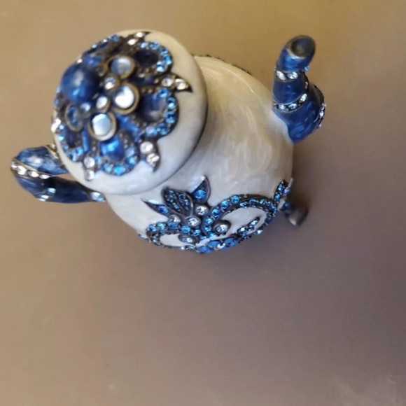 Jay Strongwater Miniature Teapot Trinket Box English Garden Chantel
5062 - Picture 6 of 10